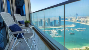 Exquisite, luxe 1BD Apartment, Unparalleled Sea Views, Prime Dubai Marina Location & Full Kitchen by 